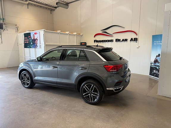 Volkswagen T-Roc 2 of 5