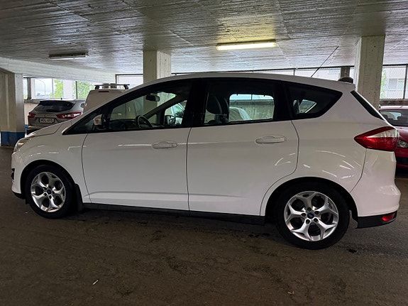 Ford C-Max 8 of 15