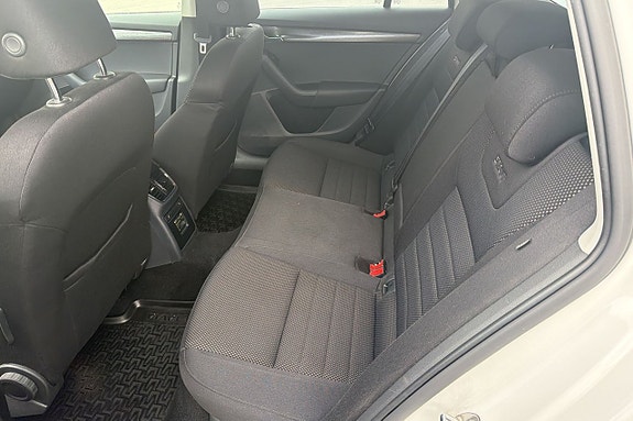 Skoda Octavia Scout 8 of 21