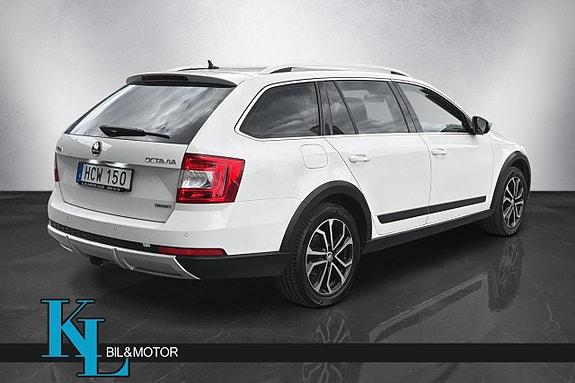 Skoda Octavia Scout 3 of 5