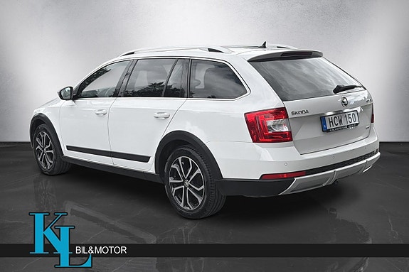 Skoda Octavia Scout 4 of 5