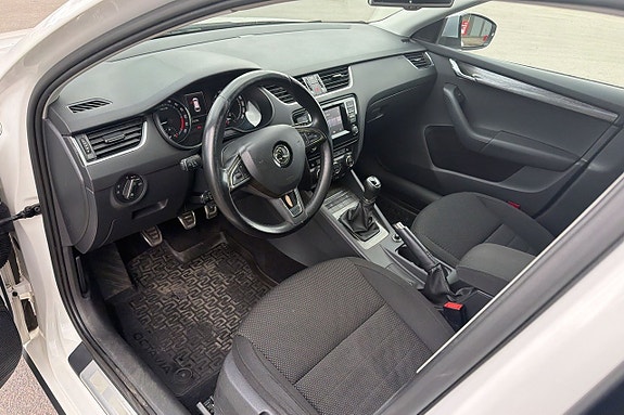 Skoda Octavia Scout 6 of 21