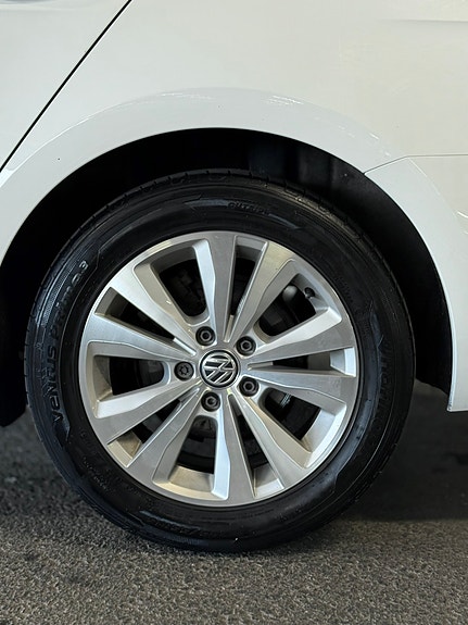 Volkswagen Golf VII 8 of 18