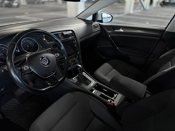 Volkswagen Golf VII 18 of 18