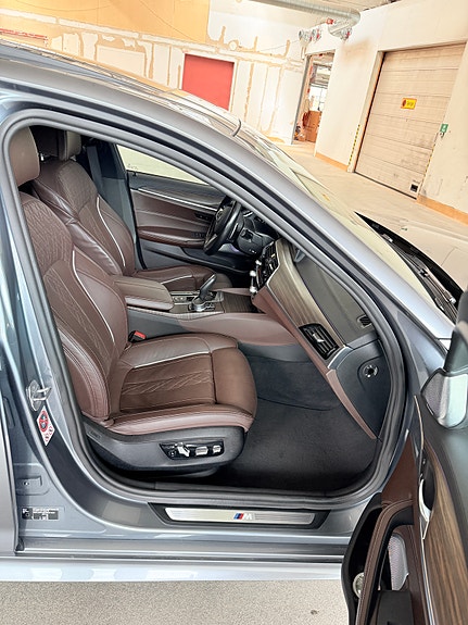 BMW 530i 13 of 30