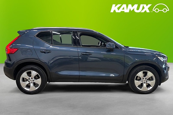 Volvo XC40 2 of 5