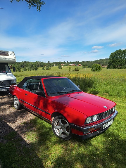 BMW 320i 2 of 5