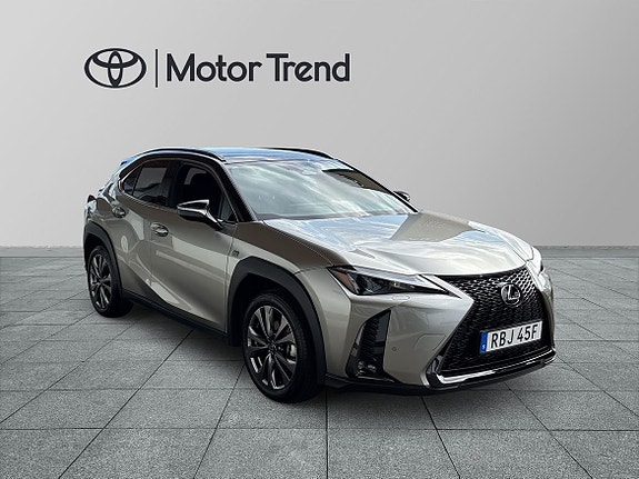 Lexus UX300h 7 of 16