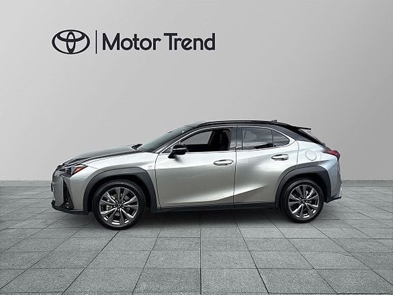 Lexus UX300h 4 of 5