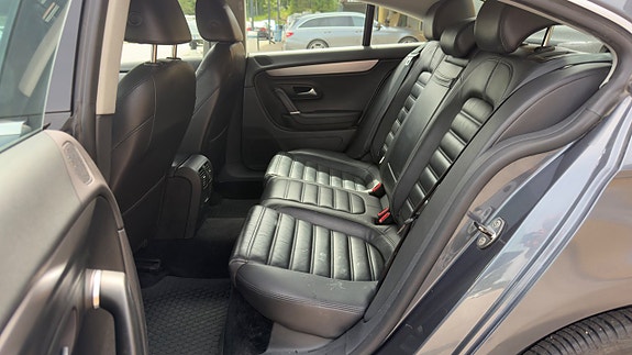 Volkswagen Passat CC 6 of 17