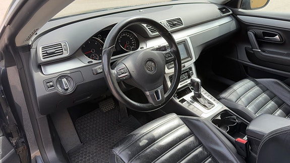 Volkswagen Passat CC 4 of 5