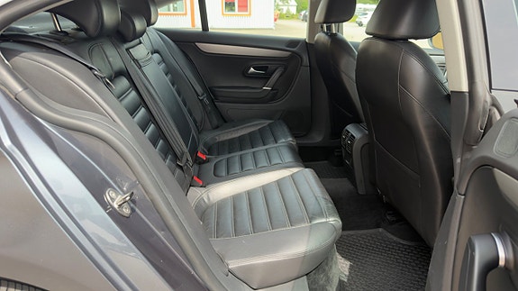 Volkswagen Passat CC 11 of 17