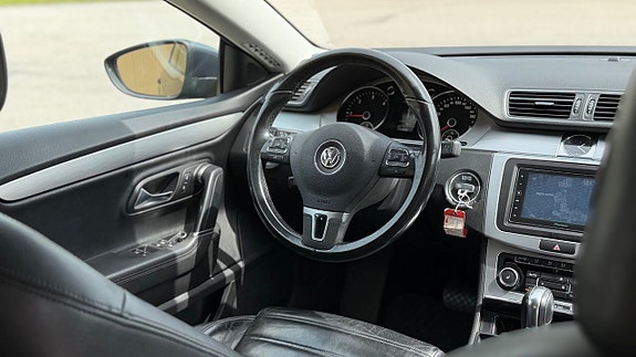 Volkswagen Passat CC 12 of 17