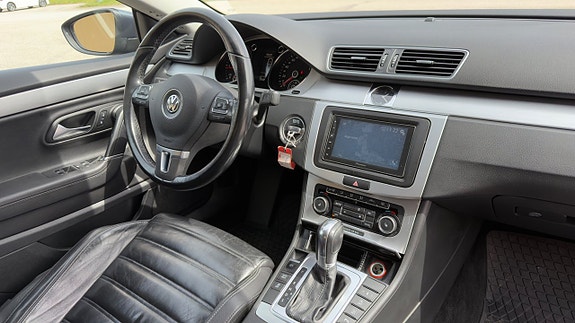 Volkswagen Passat CC 14 of 17