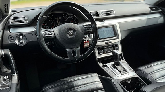 Volkswagen Passat CC 7 of 17