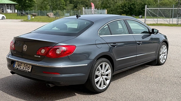 Volkswagen Passat CC 9 of 17