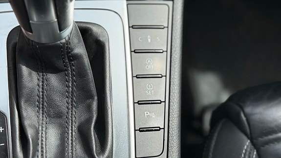Volkswagen Passat CC 15 of 17