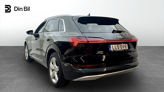 Audi e-tron 3 of 5