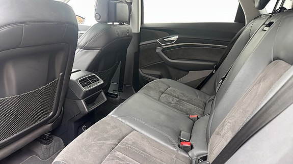 Audi e-tron 13 of 23