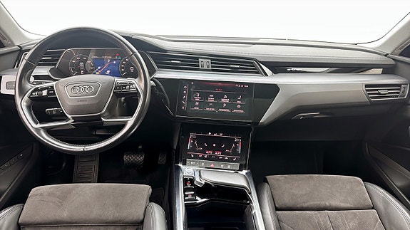 Audi e-tron 11 of 23