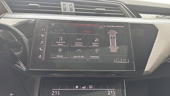 Audi e-tron 10 of 23