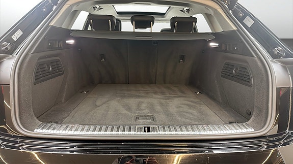 Audi e-tron 14 of 23