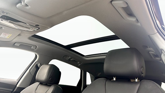Audi e-tron 9 of 23