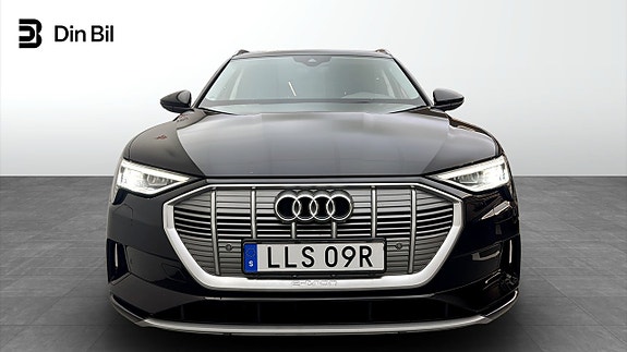Audi e-tron 4 of 5