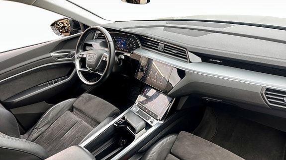 Audi e-tron 12 of 23