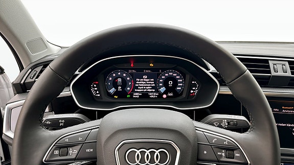 Audi Q3 16 of 19