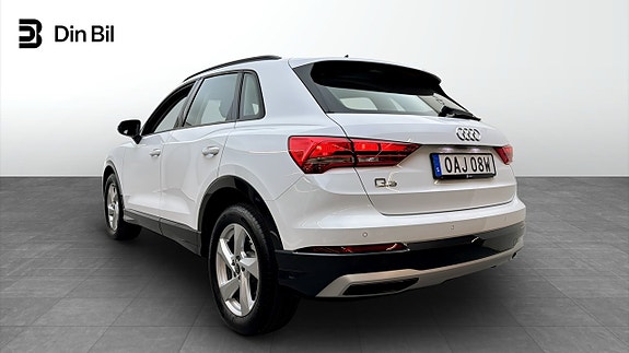 Audi Q3 3 of 5