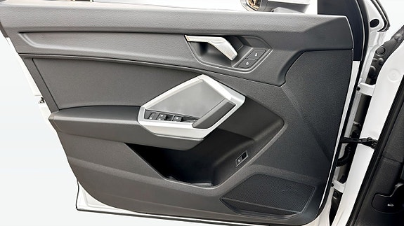 Audi Q3 14 of 19