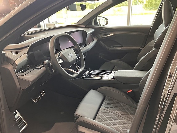 Audi Q6 e-tron 4 of 5