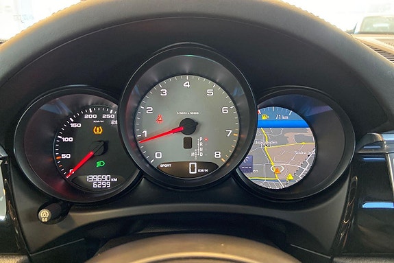 Porsche Macan S 14 of 30