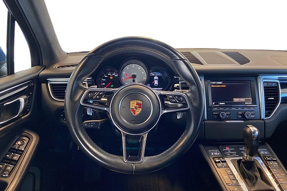 Porsche Macan S 13 of 30