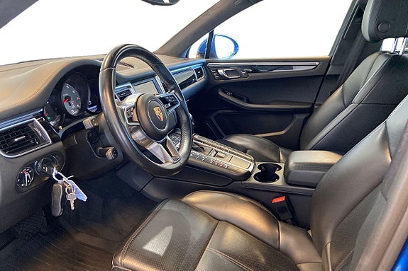 Porsche Macan S 11 of 30