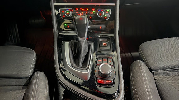 BMW 218d 19 of 30