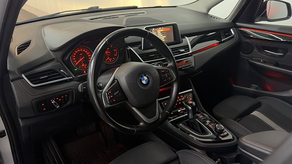 BMW 218d 4 of 5