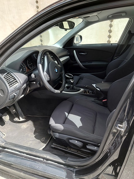 BMW 118d 2 of 3
