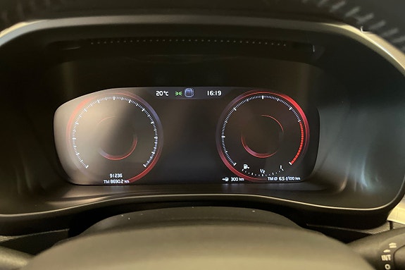 Volvo XC40 14 of 19