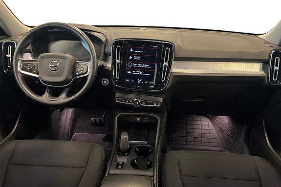 Volvo XC40 8 of 19
