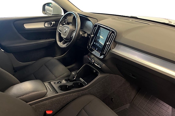 Volvo XC40 6 of 19