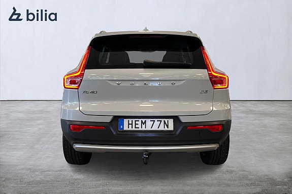 Volvo XC40 4 of 5
