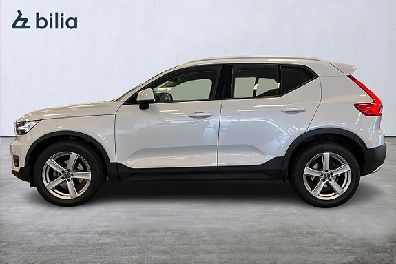 Volvo XC40 3 of 5