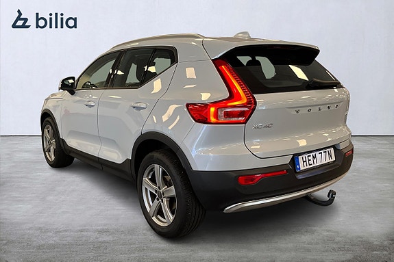 Volvo XC40 2 of 5