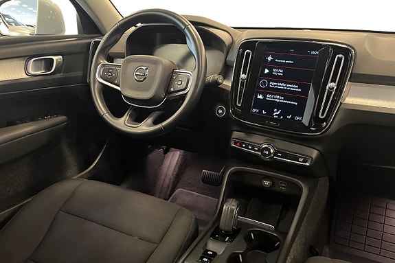 Volvo XC40 9 of 19