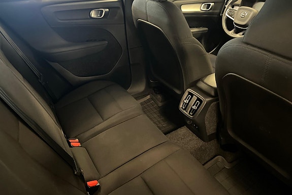 Volvo XC40 7 of 19