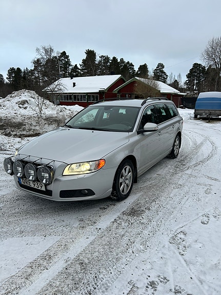 Volvo V70 2 of 4