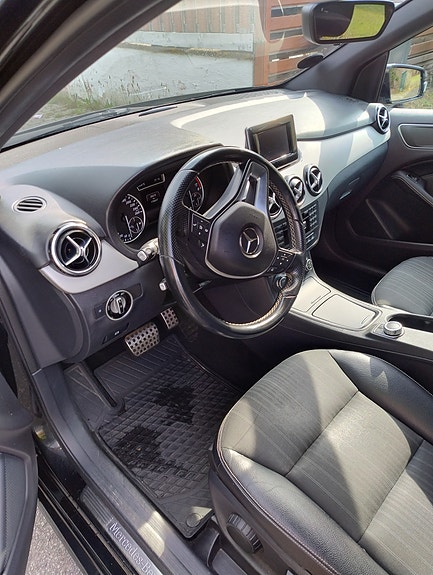 Mercedes-Benz B180 8 of 15