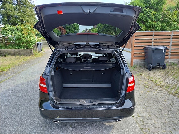 Mercedes-Benz B180 11 of 15